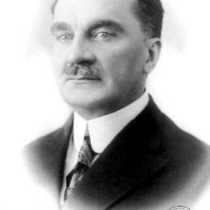 Iuliu Maniu román politikus, róla nevezték el az 1944 őszén Észak- Erdélyben rablásokat, gyilkosságokat elkövető román csapatokat Maniu- gárdának
